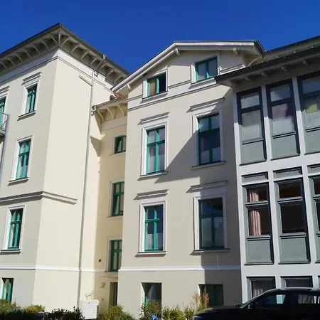 Schoene Mit Badewanne, Geschuetzter Dachterrasse Und Wlan Holiday home