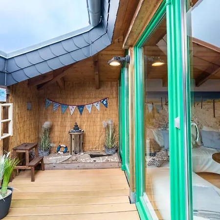 Schoene Mit Badewanne, Geschuetzter Dachterrasse Und Wlan Daire