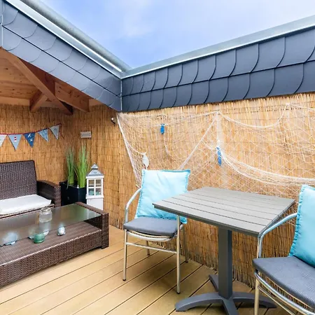 Schoene Mit Badewanne, Geschuetzter Dachterrasse Und Wlan Daire Heringsdorf