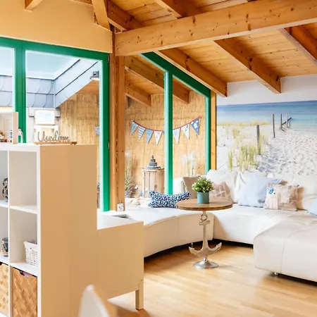 Schoene Mit Badewanne, Geschuetzter Dachterrasse Und Wlan Daire