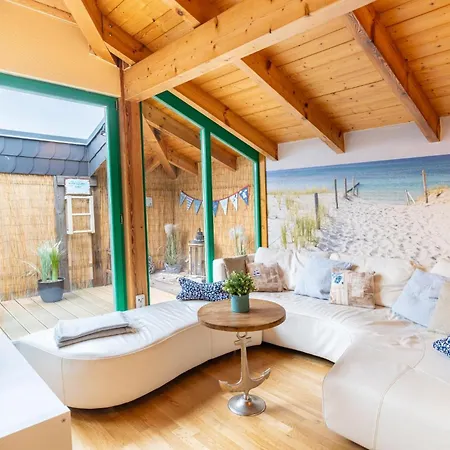 Schoene Mit Badewanne, Geschuetzter Dachterrasse Und Wlan Holiday home Heringsdorf (Usedom)