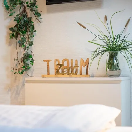 Schoene Mit Badewanne, Geschuetzter Dachterrasse Und Wlan Daire