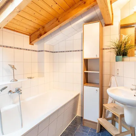 Schoene Mit Badewanne, Geschuetzter Dachterrasse Und Wlan アパート ゼーバート・ヘリングスドルフ